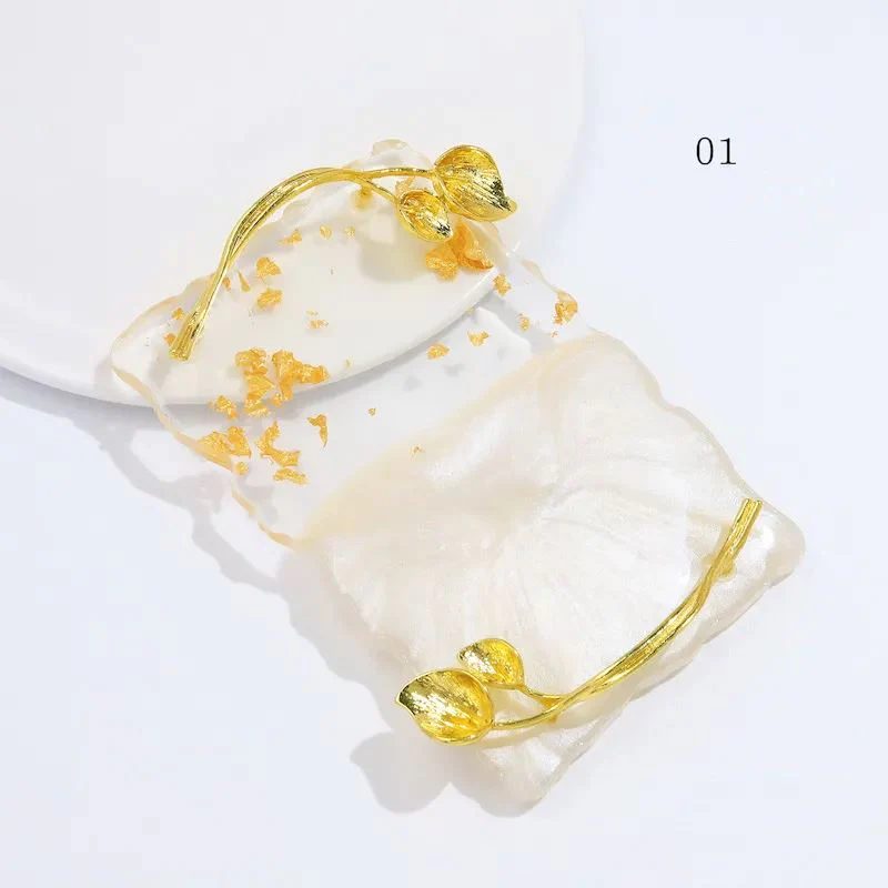 Golden Leaves Nail Art Palette Display - Image 3