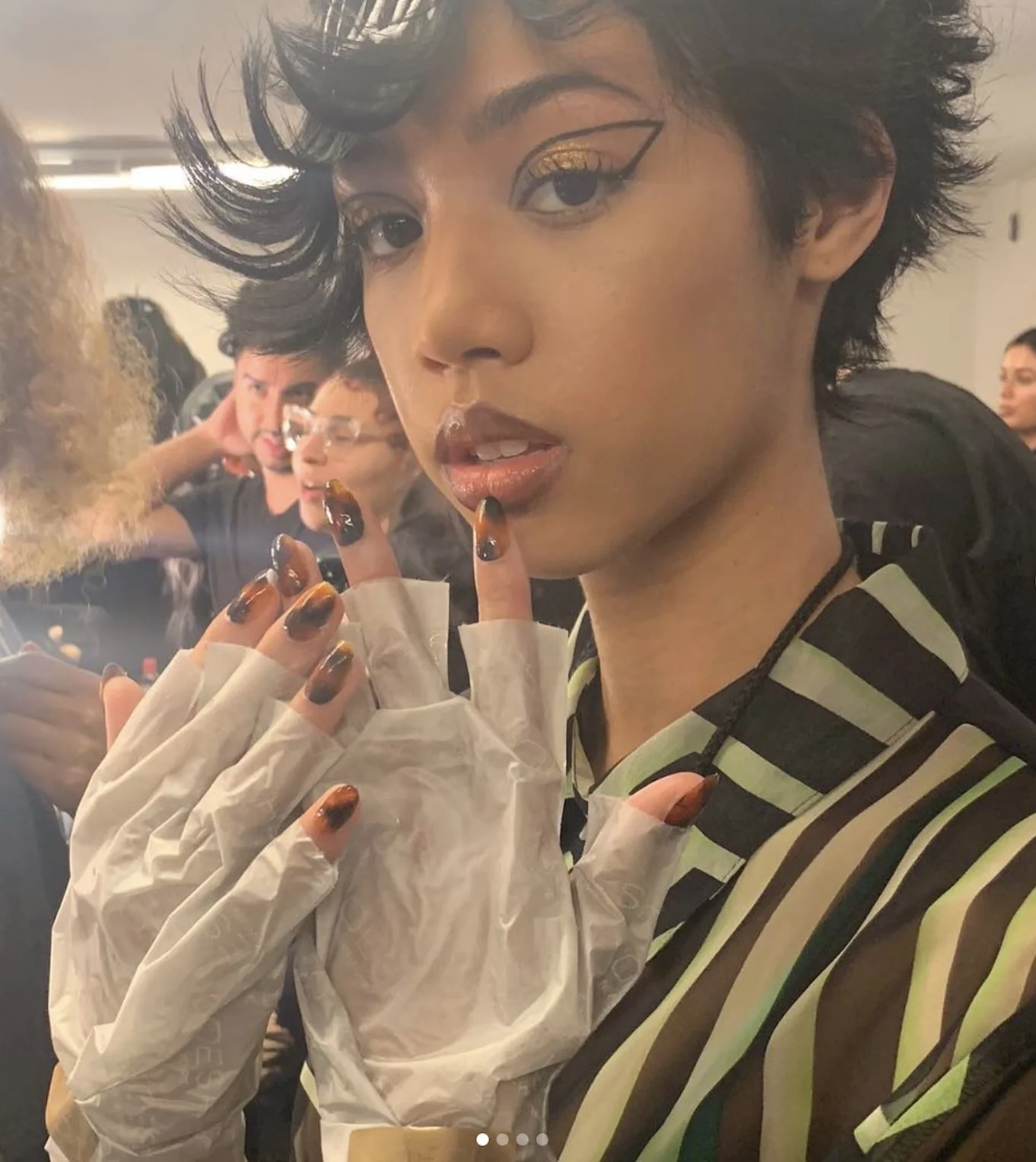 Collagen Gloves with Mint + Botanical Extracts - Voesh - Image 7